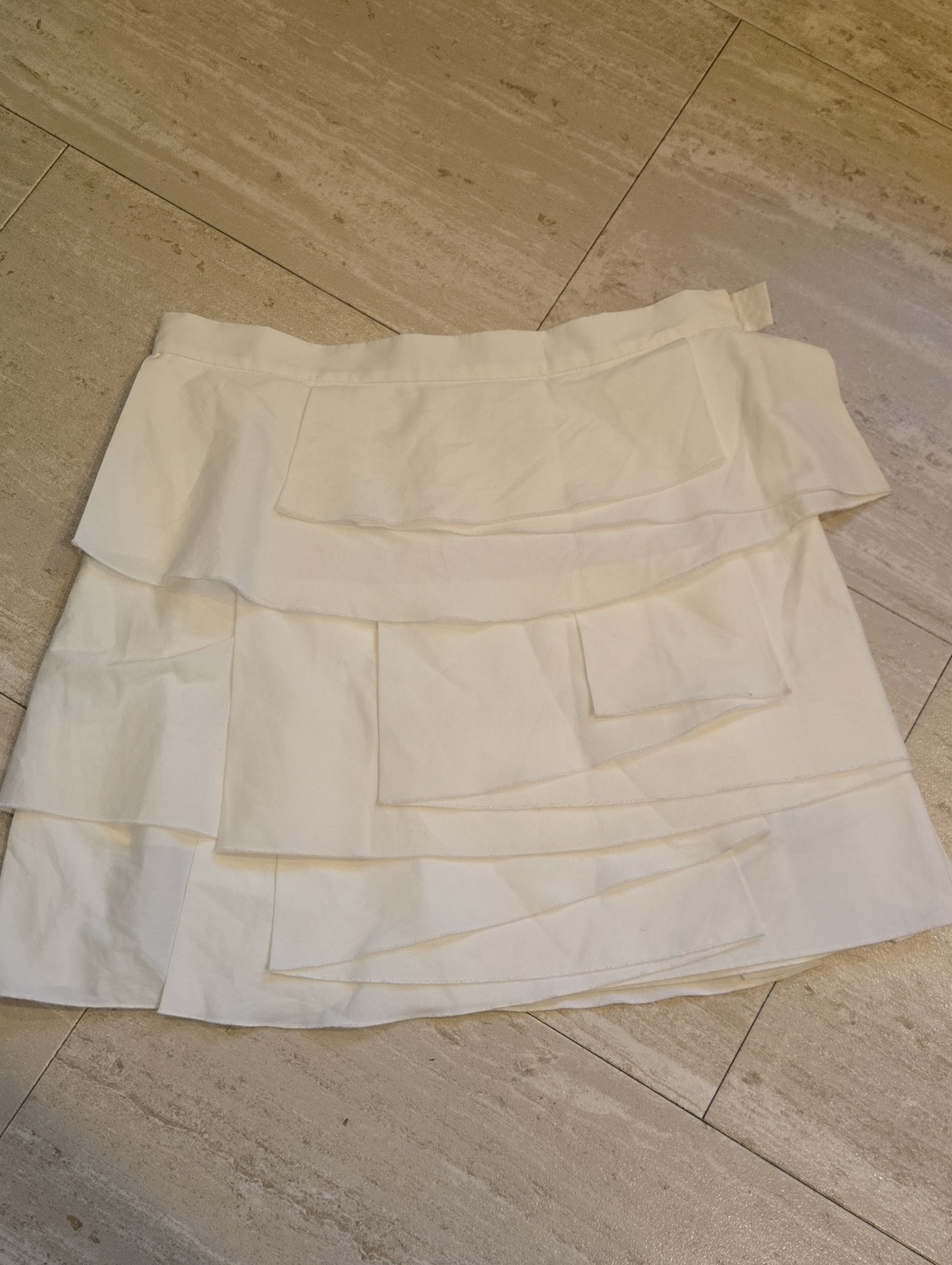 BCBGMAXAZRIA White Tiered Panel Mini Skirt